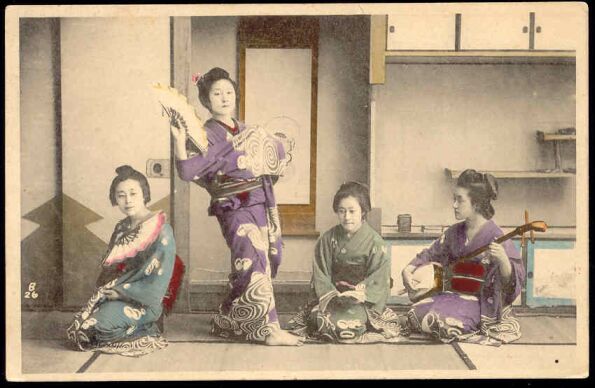 28 мая — открытие выставки «Традиционное кимоно Японии XX века»