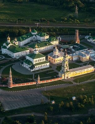 Обзорная экскурсия по кремлю и городу с посещением Богоявленского Старо-Голутвинского монастыря
